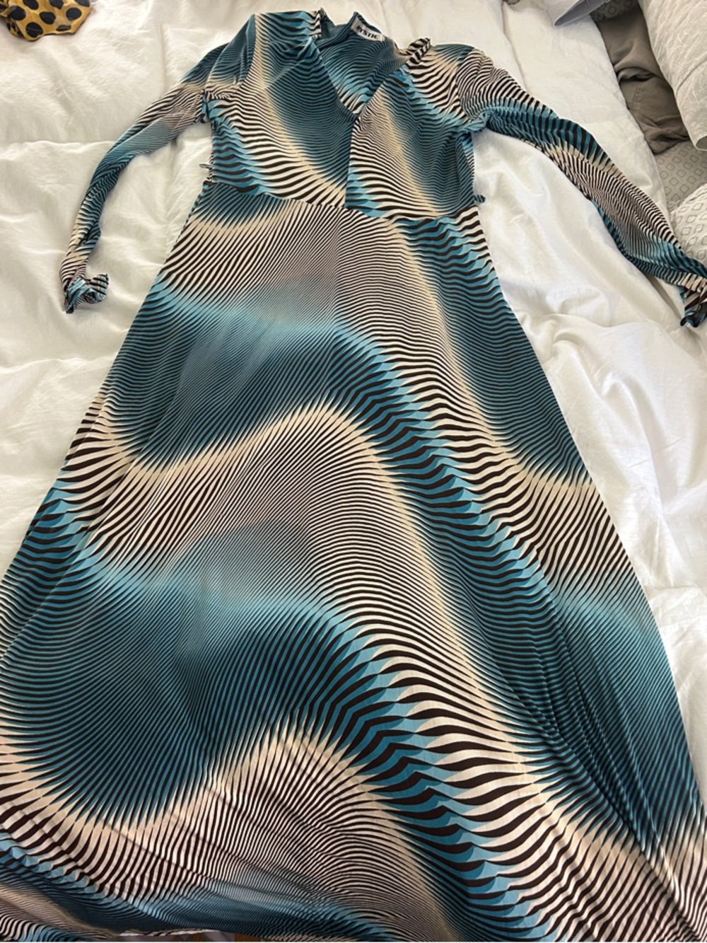 Mystic Long Sleeve Wave-Print Maxi Dress in Teal and Cream